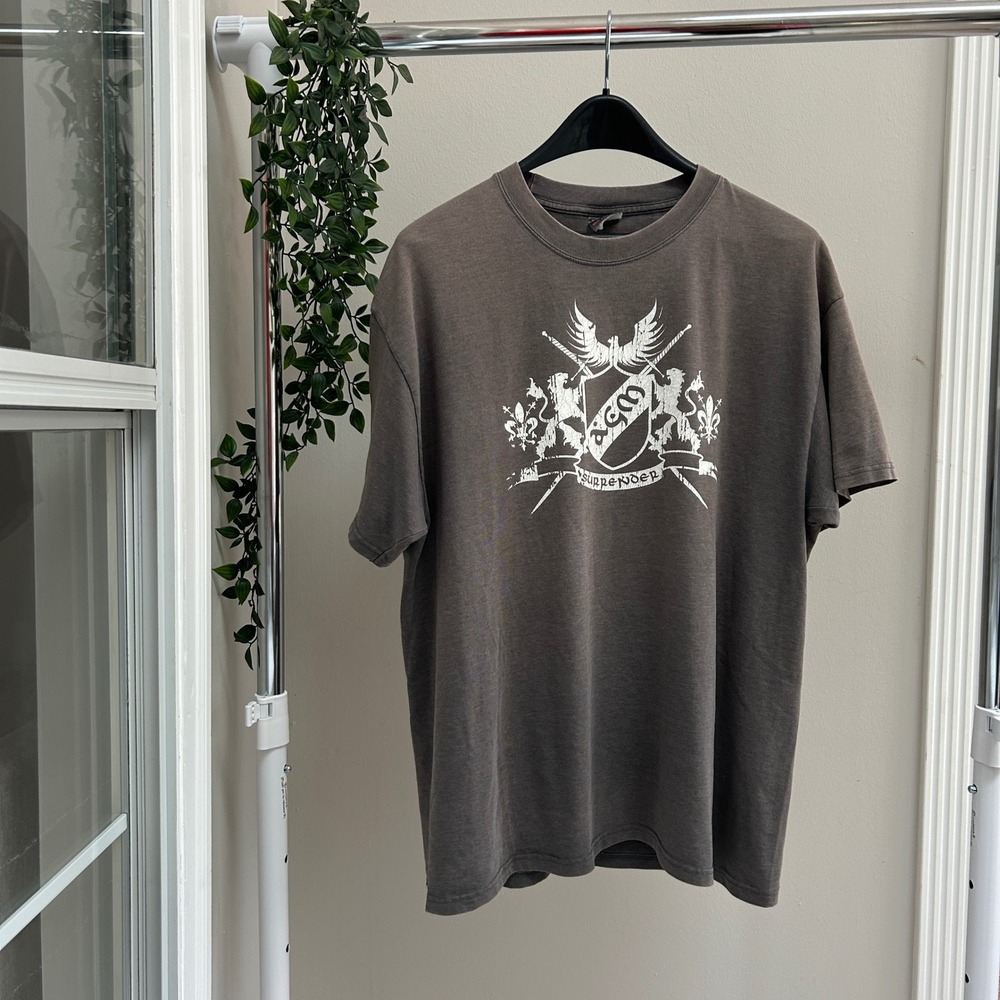 Gently Used Hanes Beefy-T Brown Heraldic Crest Graphic T-Shirt B30073